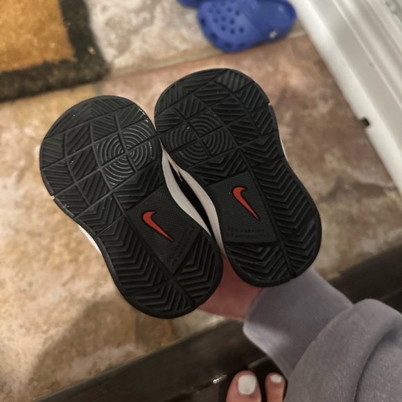 brand new 3T Nikes - Picture 4 of 4